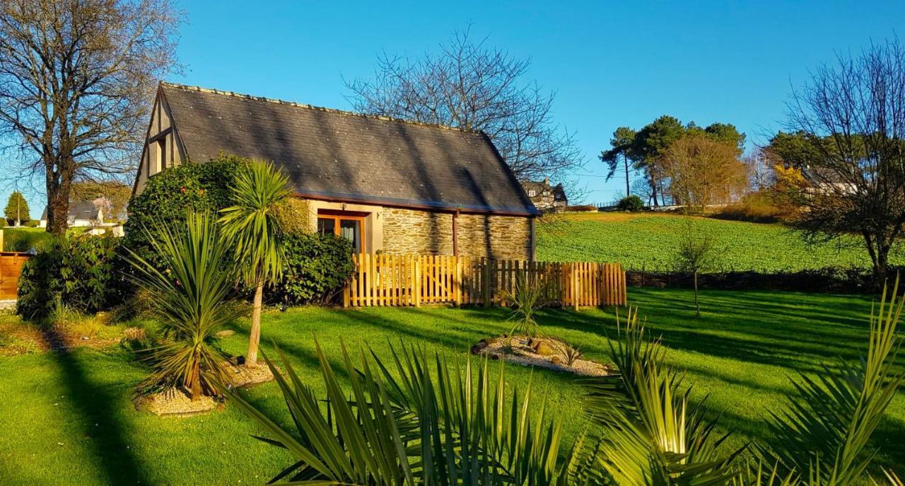 Le Vieux Moulin Gites - Detached Cottage With Garden Views And Pool Guégon Zewnętrze zdjęcie