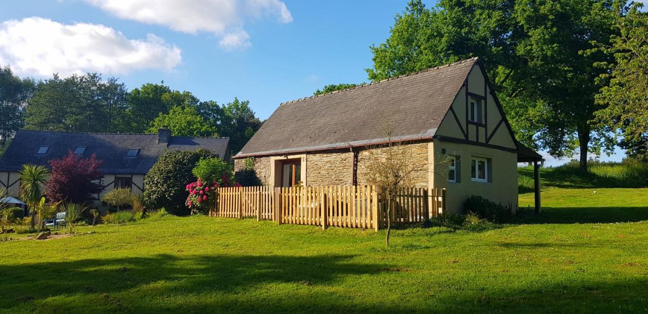 Le Vieux Moulin Gites - Detached Cottage With Garden Views And Pool Guégon Zewnętrze zdjęcie