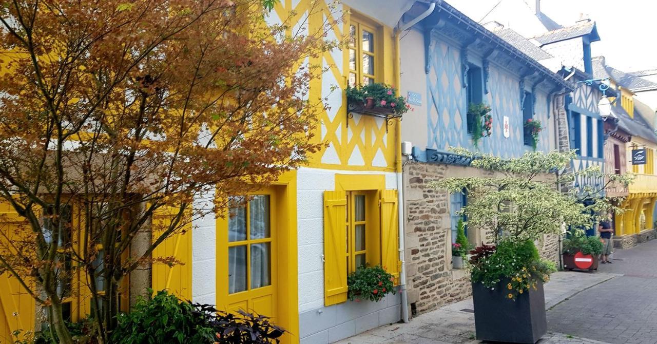 Le Vieux Moulin Gites - Detached Cottage With Garden Views And Pool Guégon Zewnętrze zdjęcie