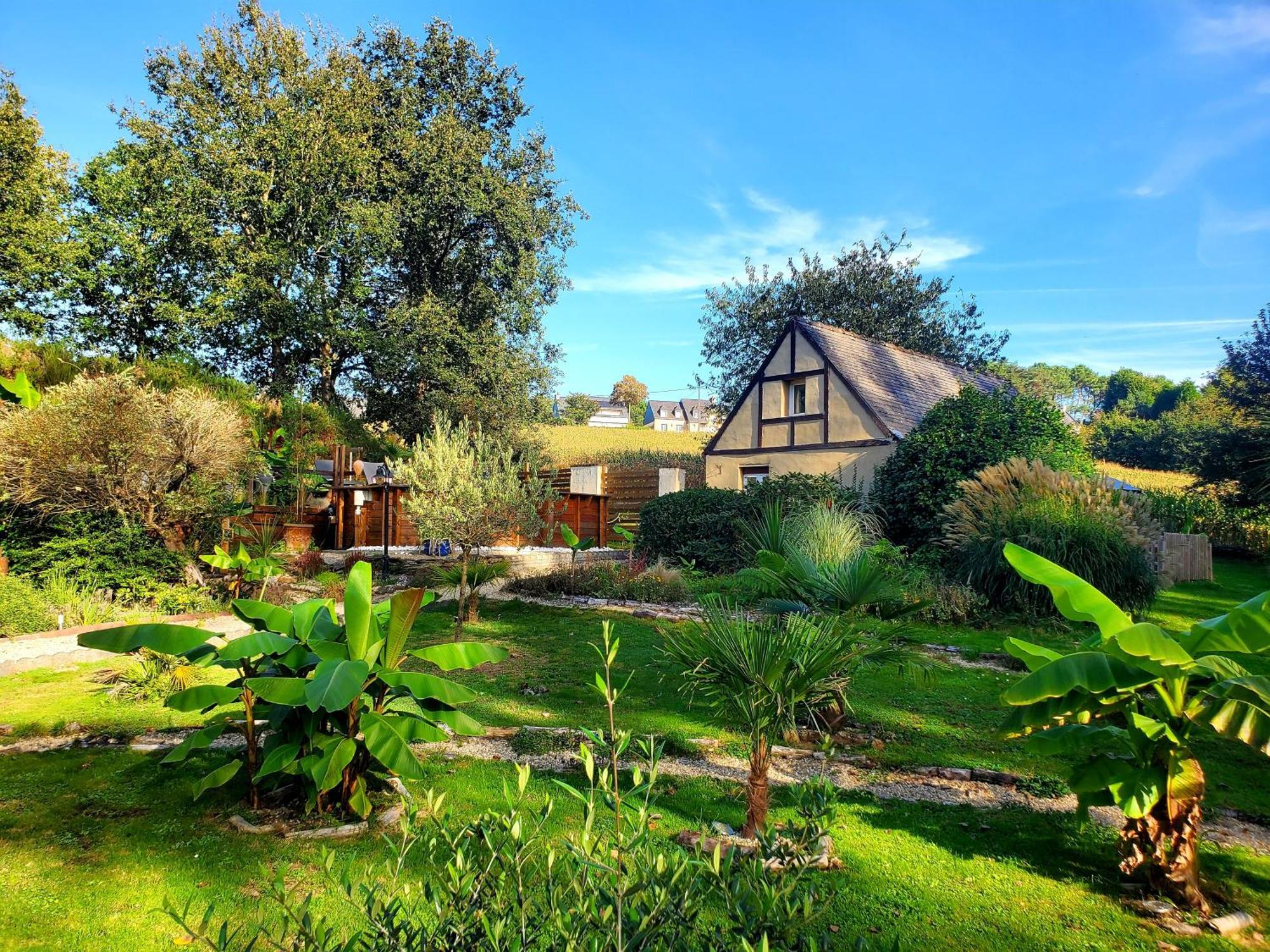 Le Vieux Moulin Gites - Detached Cottage With Garden Views And Pool Guégon Zewnętrze zdjęcie