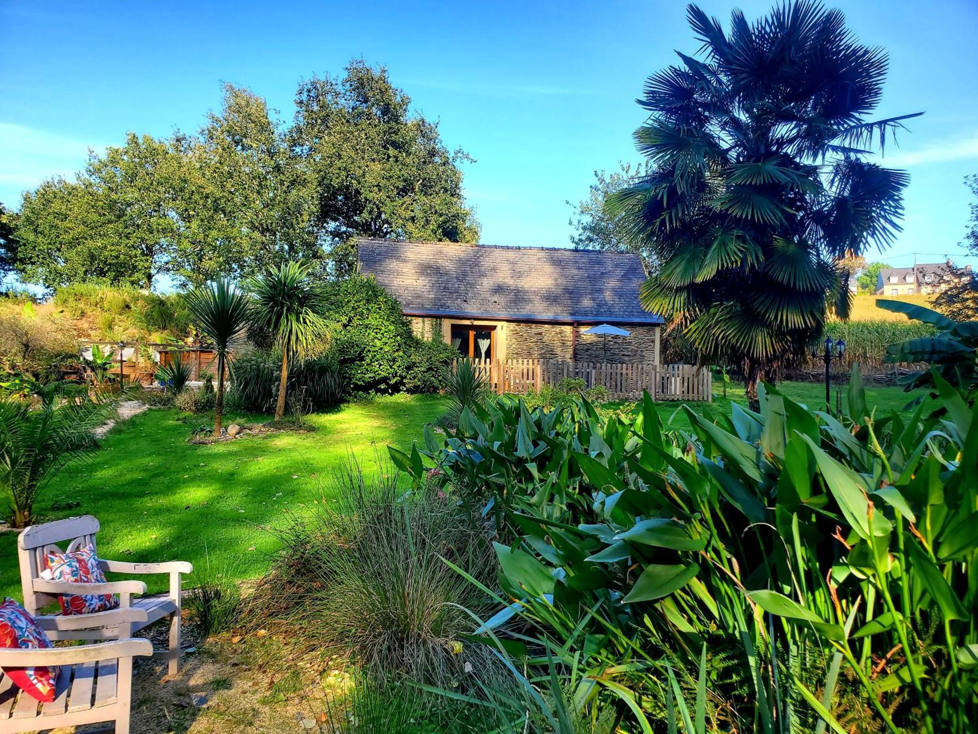 Le Vieux Moulin Gites - Detached Cottage With Garden Views And Pool Guégon Zewnętrze zdjęcie